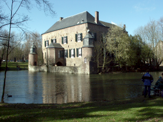 [Photo of
Kasteel Erenstein after applying the Levels-Tool]